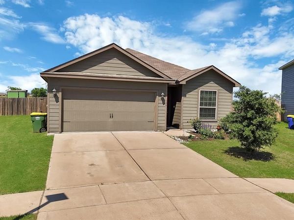 134 Yorktown Court , Venus, TX 76084
