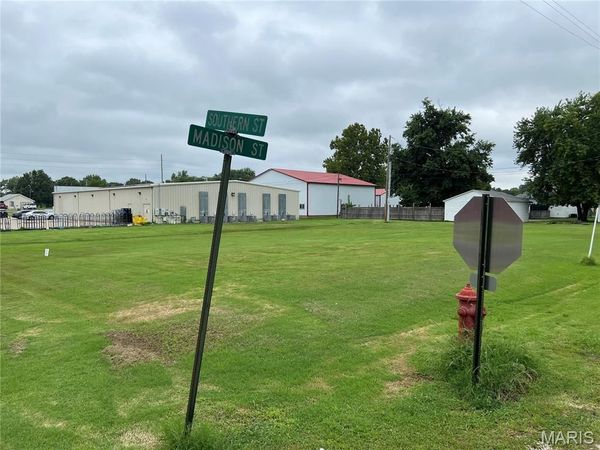 201 Southern Street , Gillespie, IL 62033