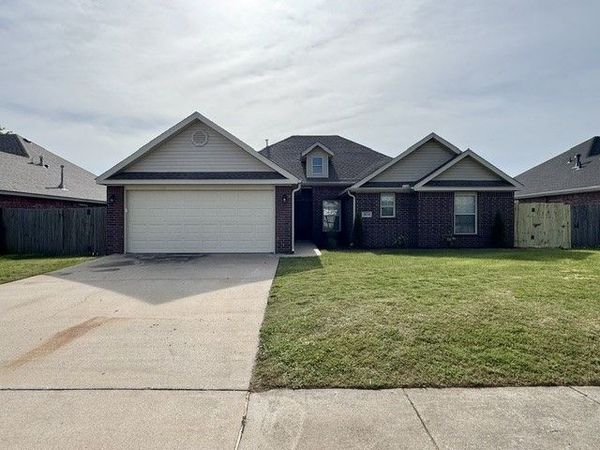 6014 S 36th Street, Rogers, AR 72758