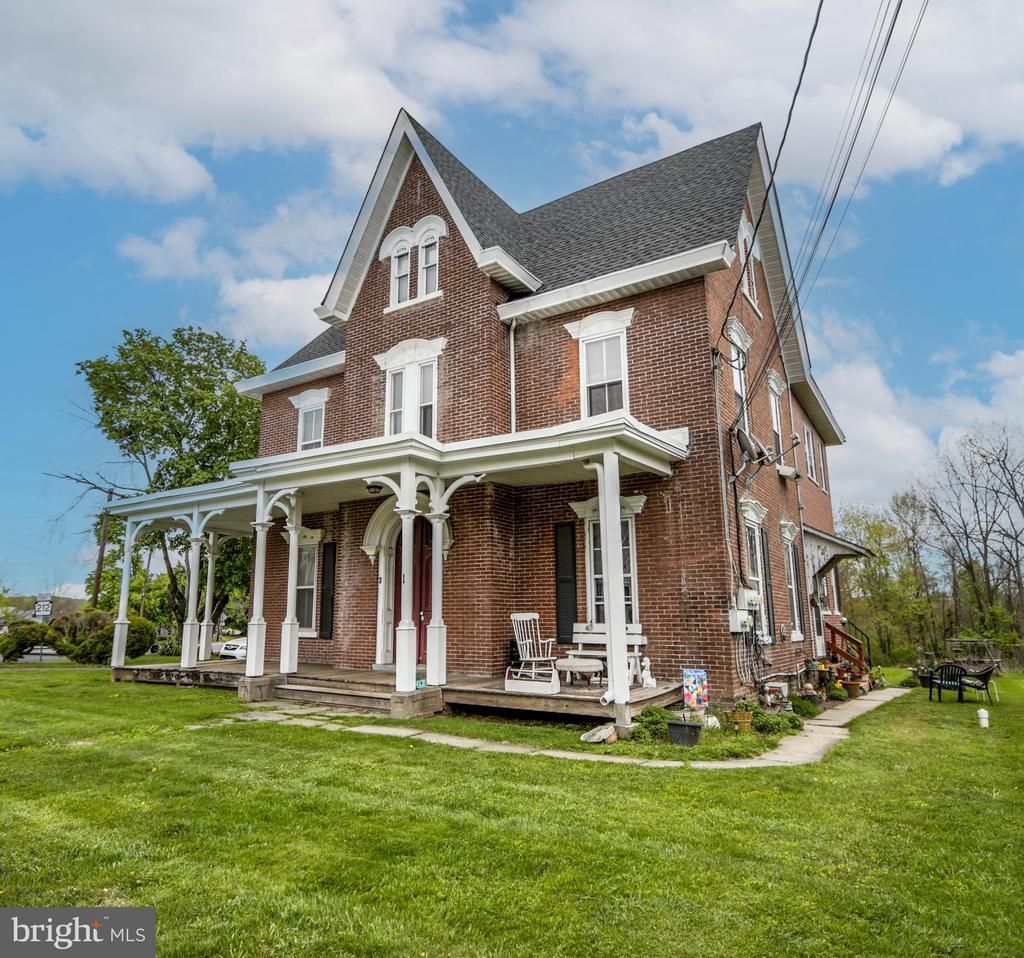 1 S MAIN STREET , RICHLANDTOWN, PA 18955
