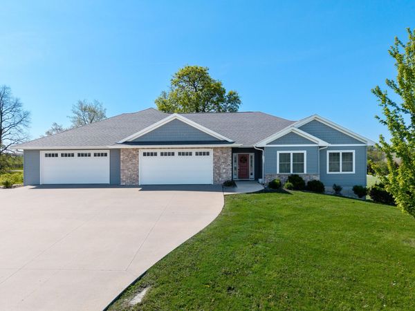 1062 OAK VIEW, Tipton, IA 52772