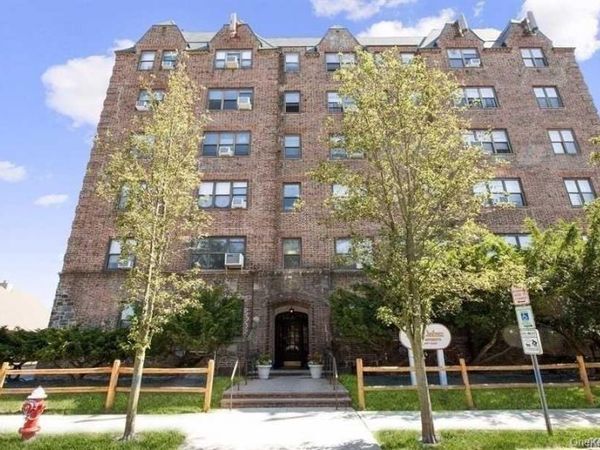 141 Wyckoff Place, Unit 4A, Woodmere, NY 11598