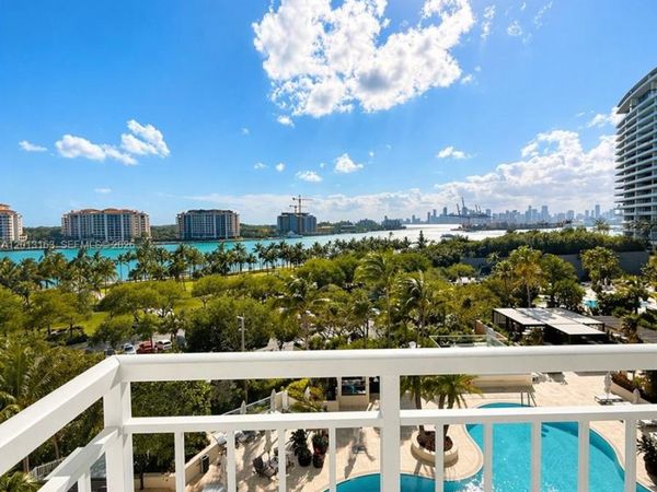 400 S Pointe Dr , Unit 707, Miami Beach, FL 33139