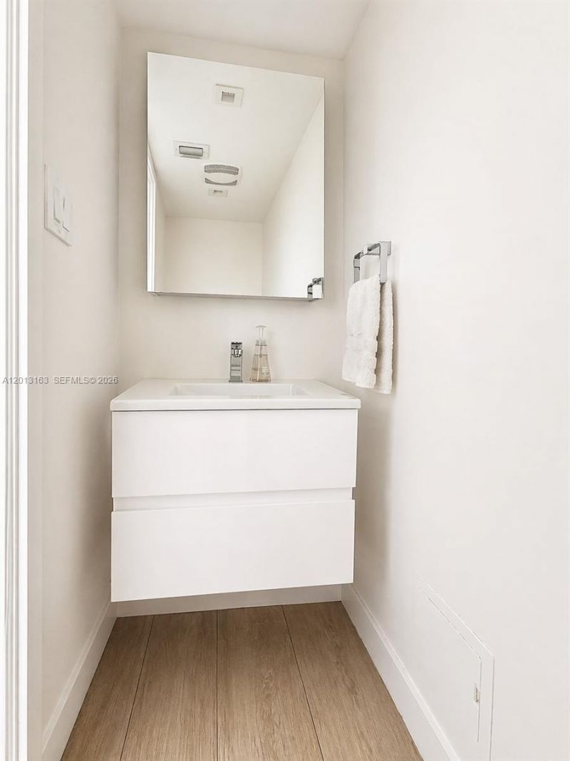 400 S Pointe Dr , Unit 707, Miami Beach, FL 33139 Photo