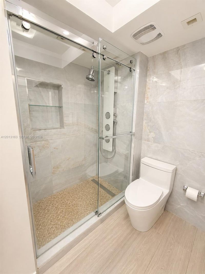 400 S Pointe Dr , Unit 707, Miami Beach, FL 33139 Photo