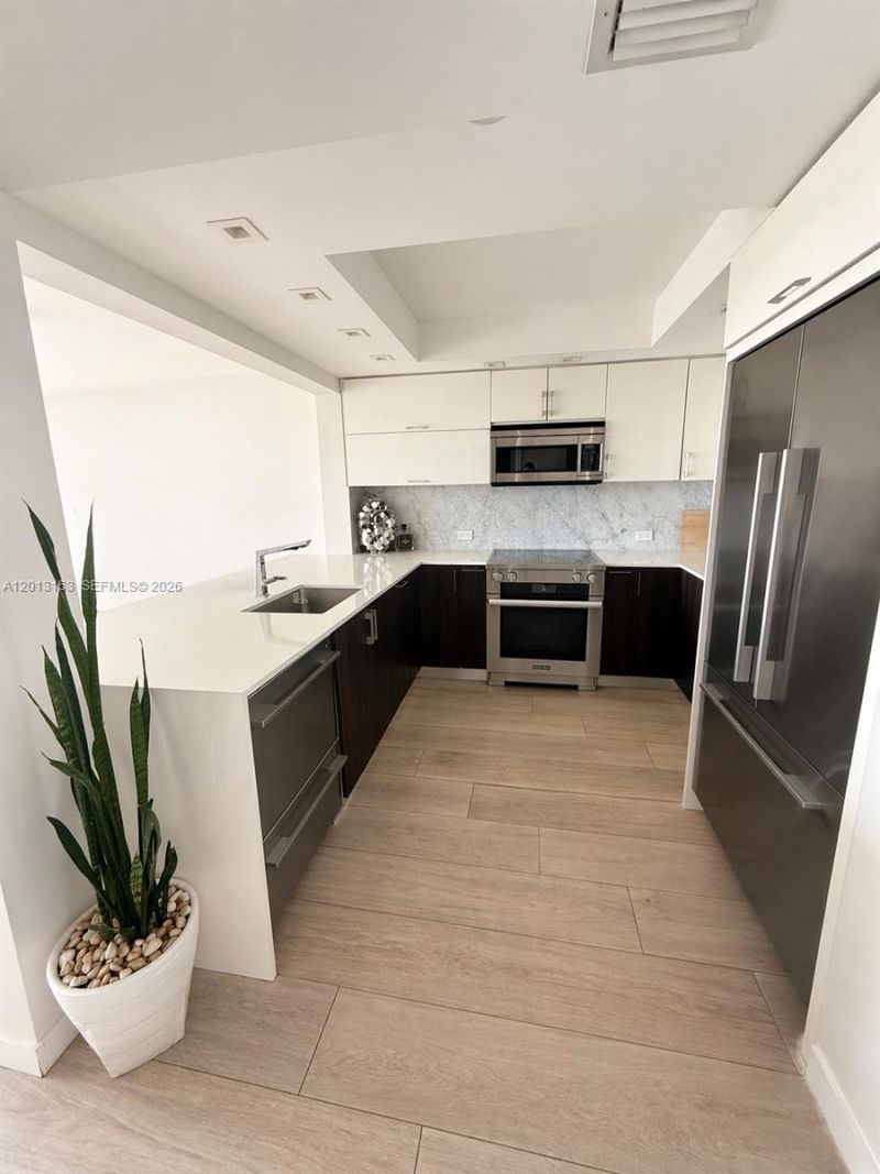 400 S Pointe Dr , Unit 707, Miami Beach, FL 33139 Photo