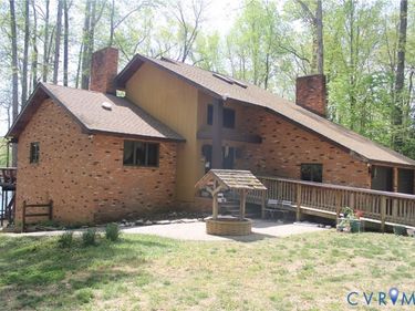 678 Lake Caroline Drive , Ruther Glen, VA 22546