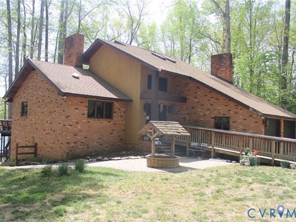 678 Lake Caroline Drive , Ruther Glen, VA 22546