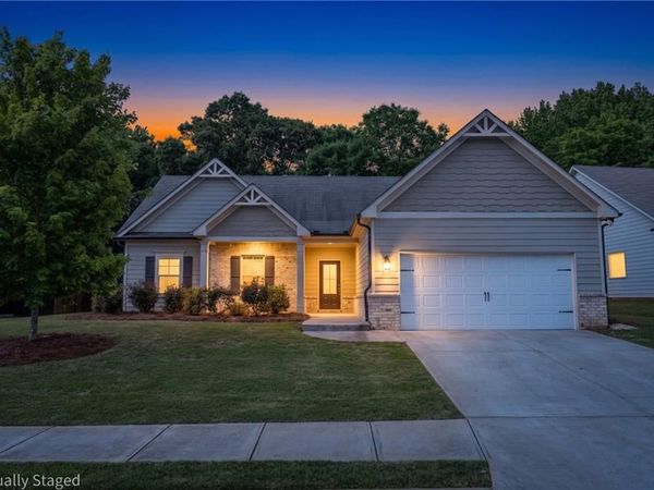 500 Brighton Park Circle , Hoschton, GA 30548