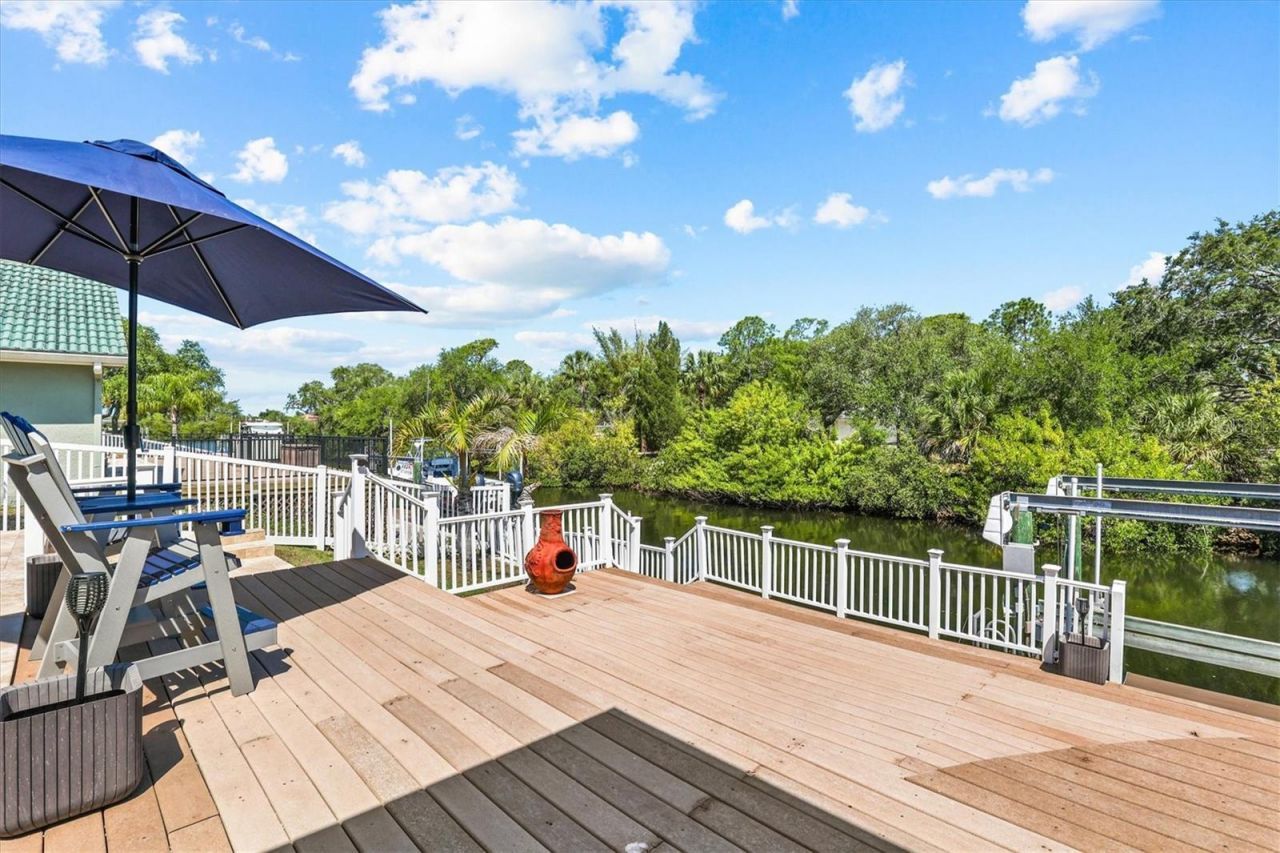 1114 Marina Drive, Tarpon Springs, FL 34689 Photo