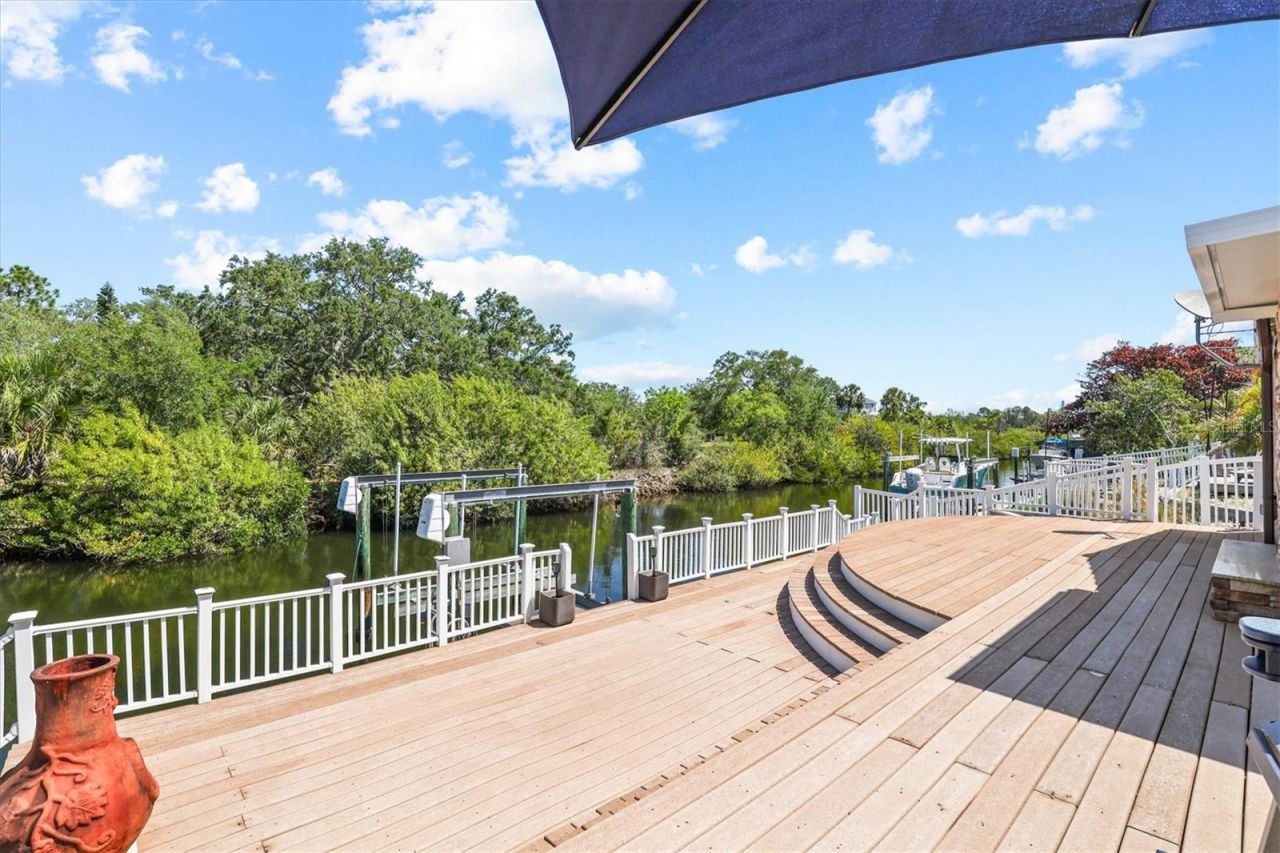1114 Marina Drive, Tarpon Springs, FL 34689 Photo