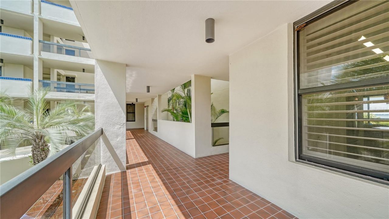 1930 Harbourside Drive, Unit 122, Longboat Key, FL 34228 Photo