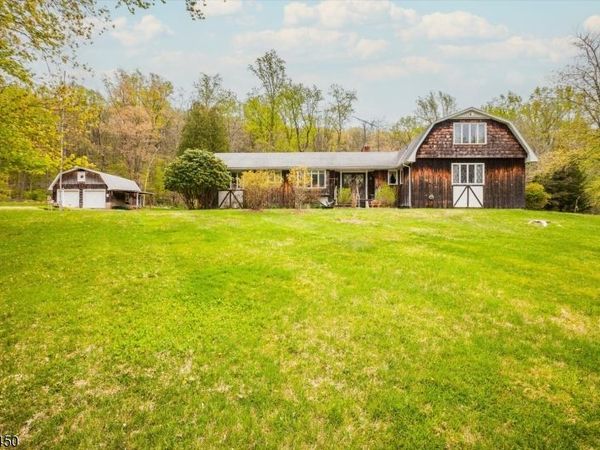 49 Frog Hollow Rd, Tewksbury, NJ 07830