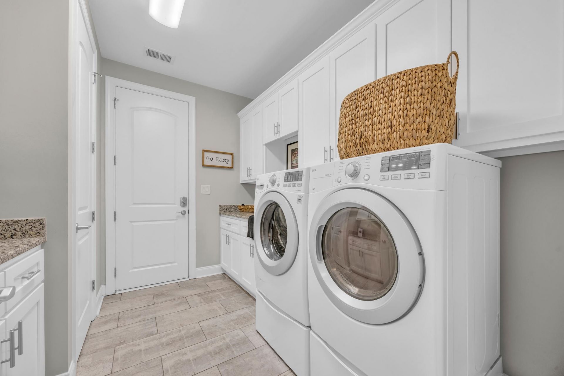 181 Highwood Circle Photo 21