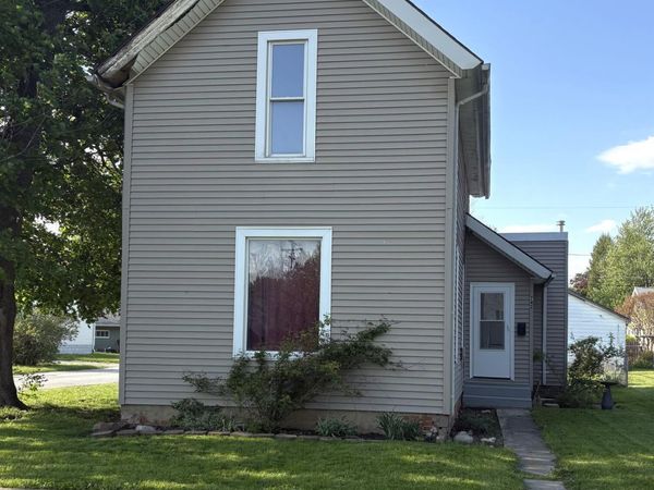 742 W Center Street, Fostoria, OH 44830