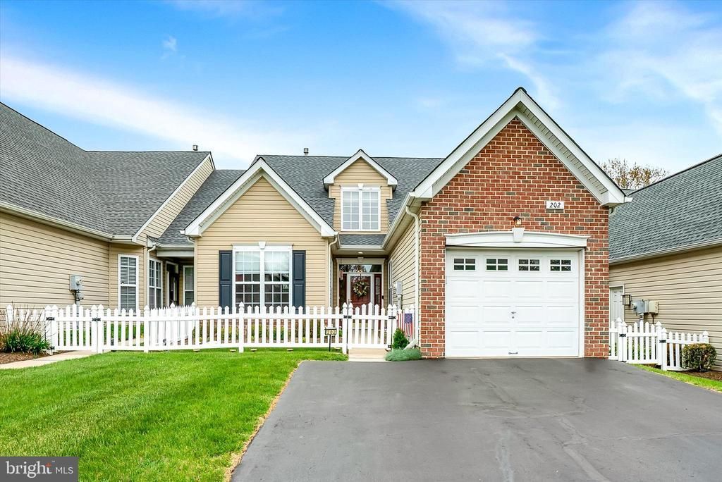 202 DORCHESTER DRIVE , SELLERSVILLE, PA 18960