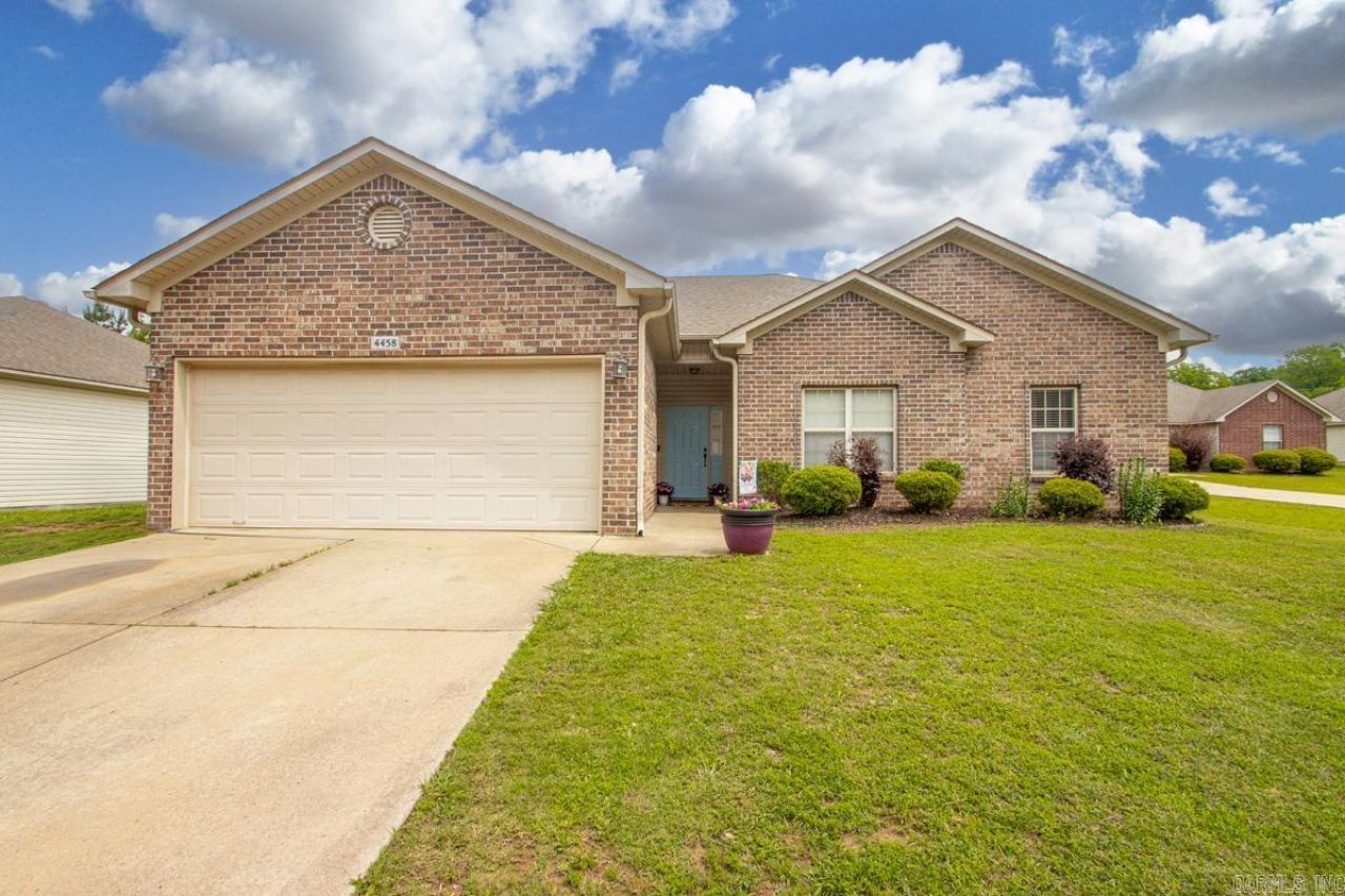 4458 S Aaronfield Circle  Benton, AR 72015