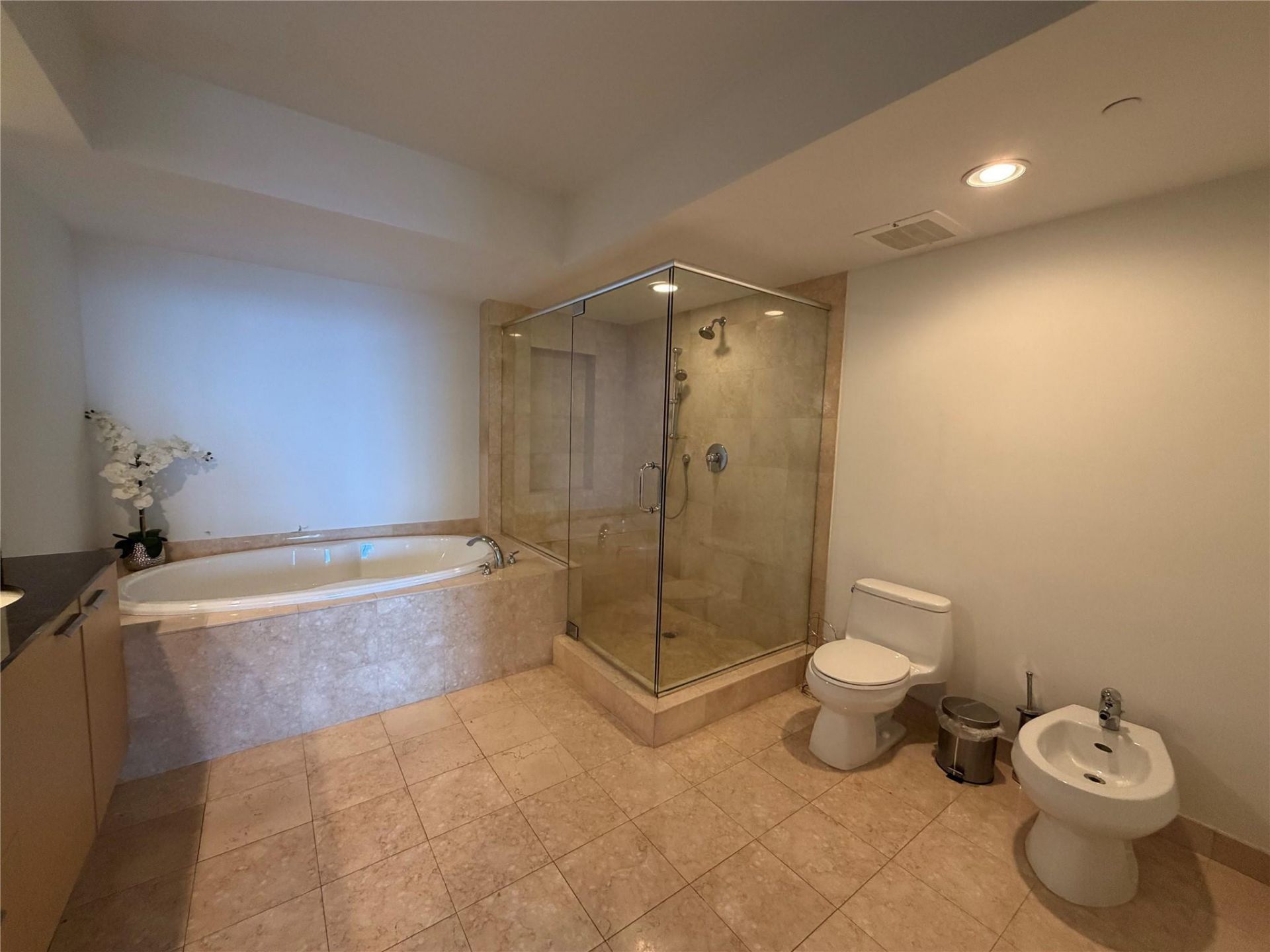 1850 S Ocean Drive, Unit 4202, Hallandale Beach, FL 33009 Photo