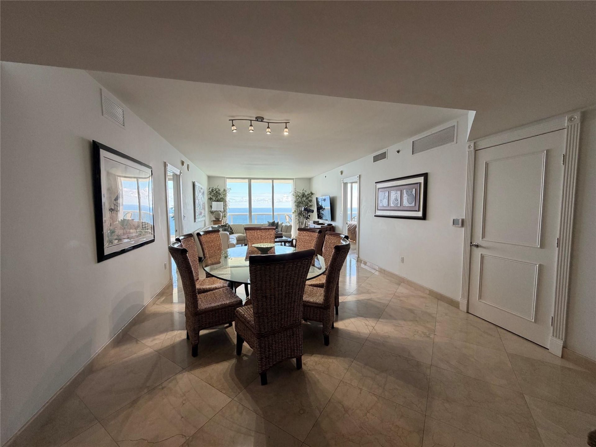 1850 S Ocean Drive, Unit 4202, Hallandale Beach, FL 33009 Photo