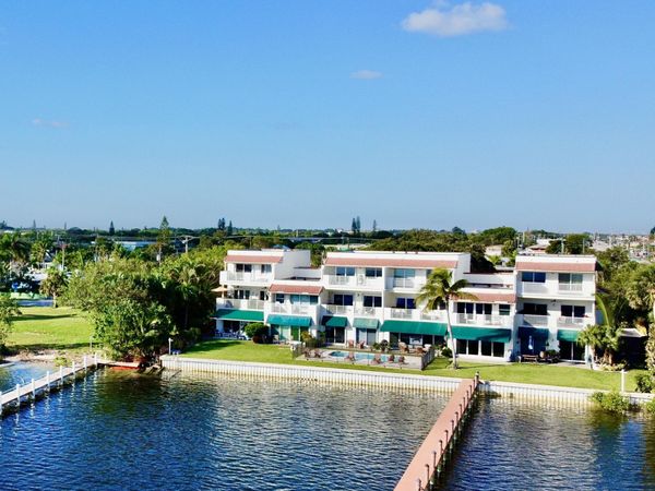 324 N Lake Drive, Lantana, FL 33462