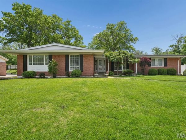 329 Meadowbrook Drive, Ballwin, MO 63011