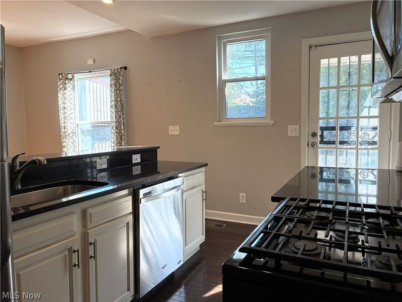 1429 W 38th Street, Cleveland, OH 44113 Photo 12