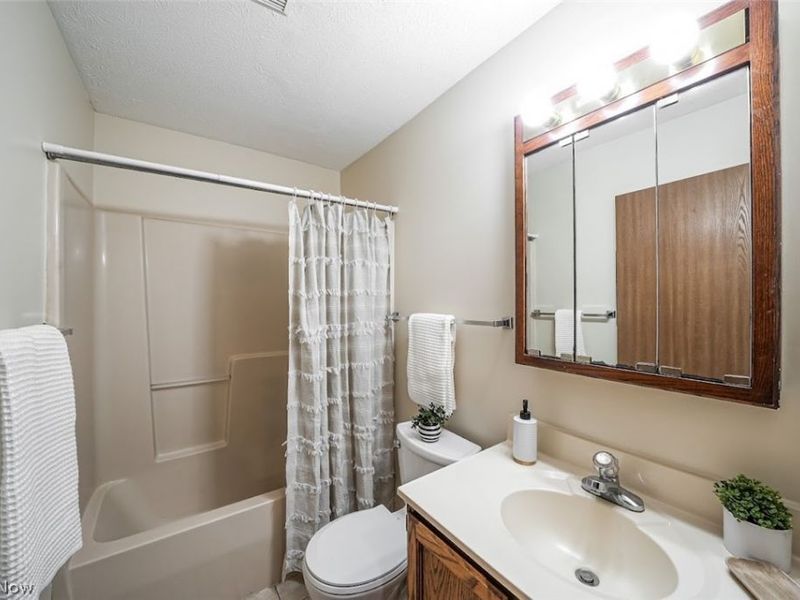 8140 Southwood Drive, Garrettsville, OH 44231 Photo 12