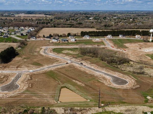 633 HAWKS RIDGE ROAD, Unit Lt5, Grafton, WI 53024