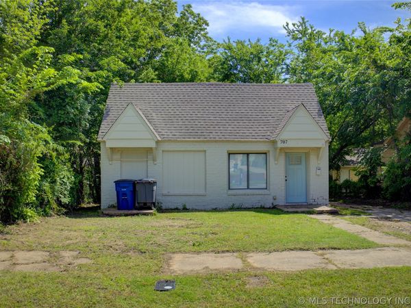 707 N Xanthus Avenue , Tulsa, OK 74110