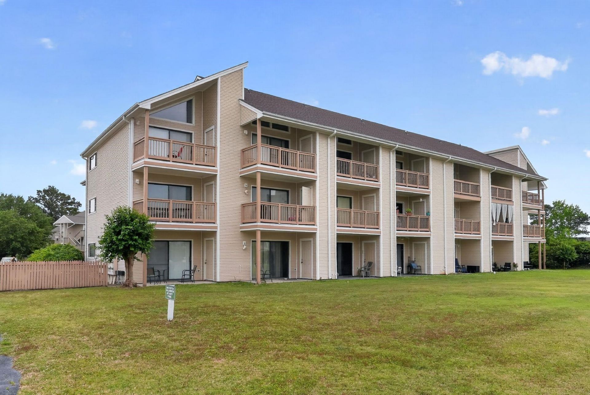 1025 W Plantation Dr. W  Photo 26