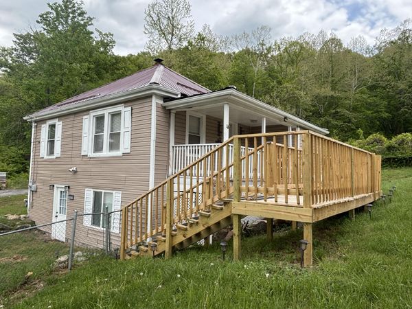 1527 N Princeton DR , Covington, VA 24426