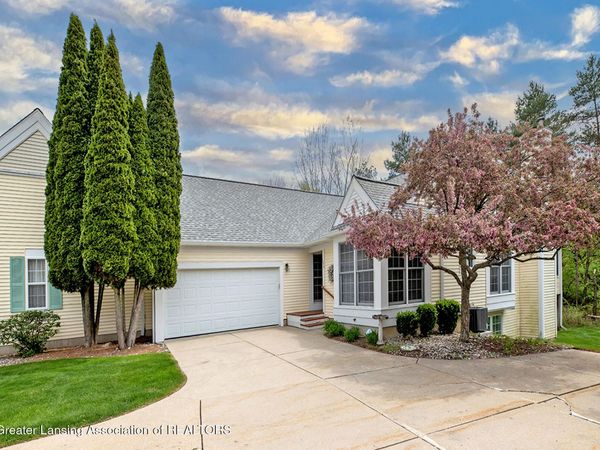 1925 Creek Landing, Haslett, MI 48840