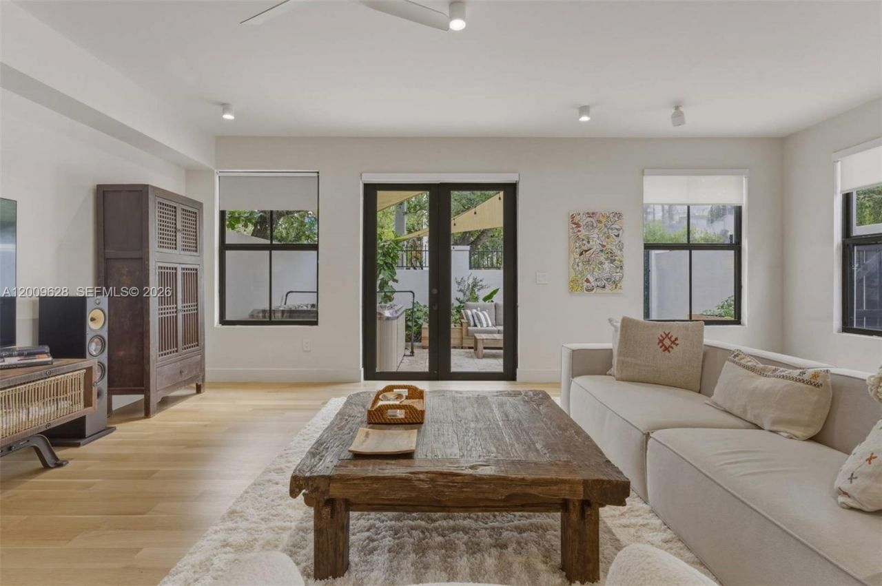 3036 Mcdonald Street , Miami, FL 33133 Photo