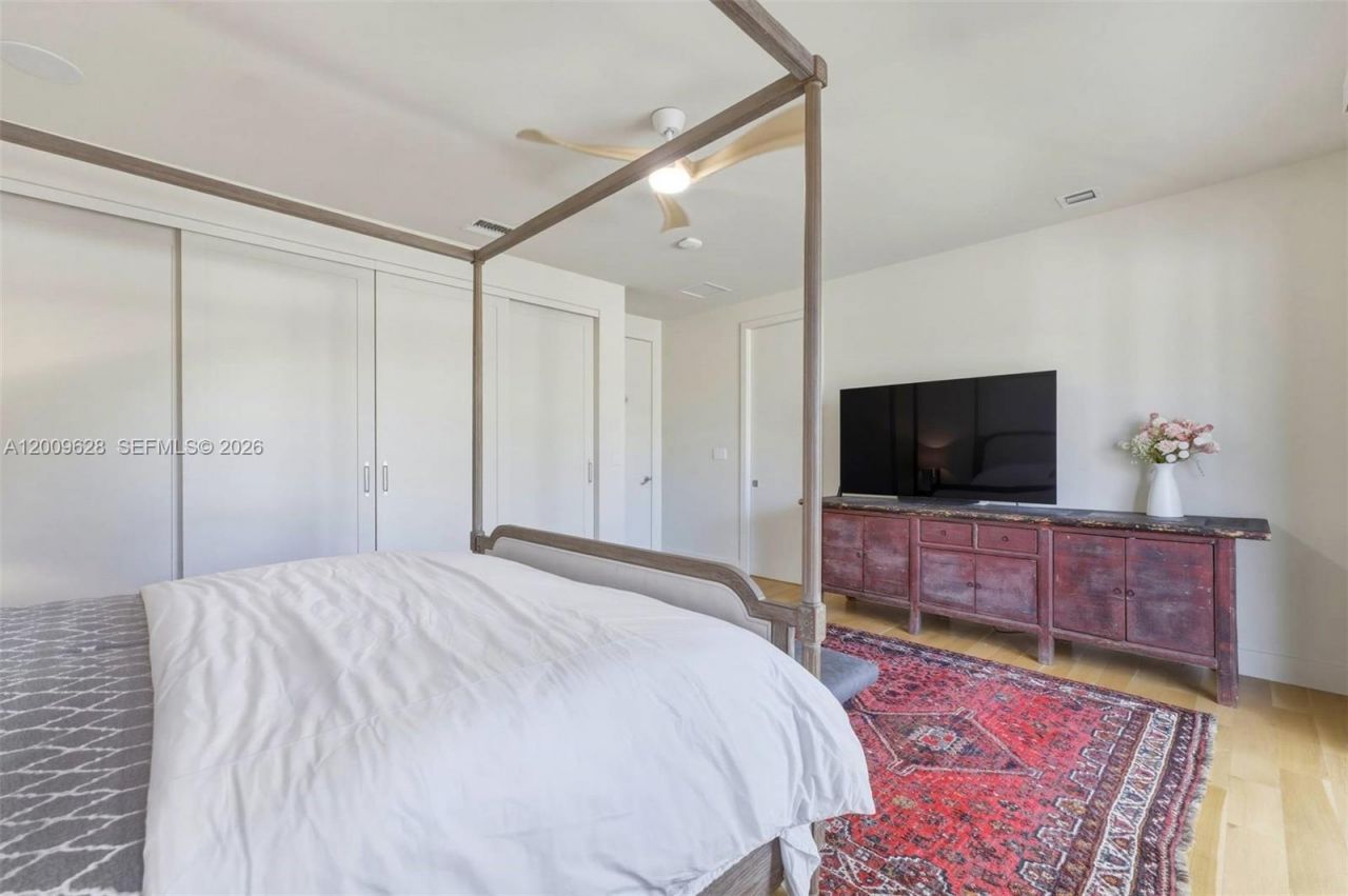 3036 Mcdonald Street , Miami, FL 33133 Photo
