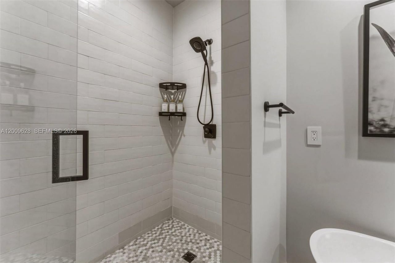 3036 Mcdonald Street , Miami, FL 33133 Photo