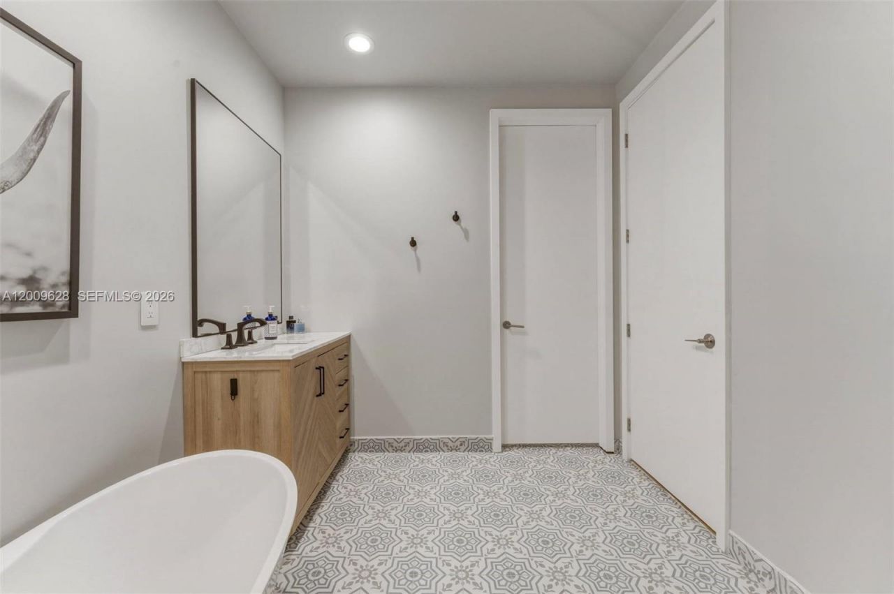 3036 Mcdonald Street , Miami, FL 33133 Photo