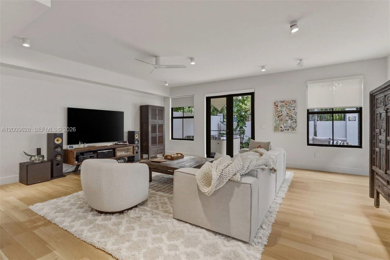 3036 Mcdonald Street , Miami, FL 33133 Photo