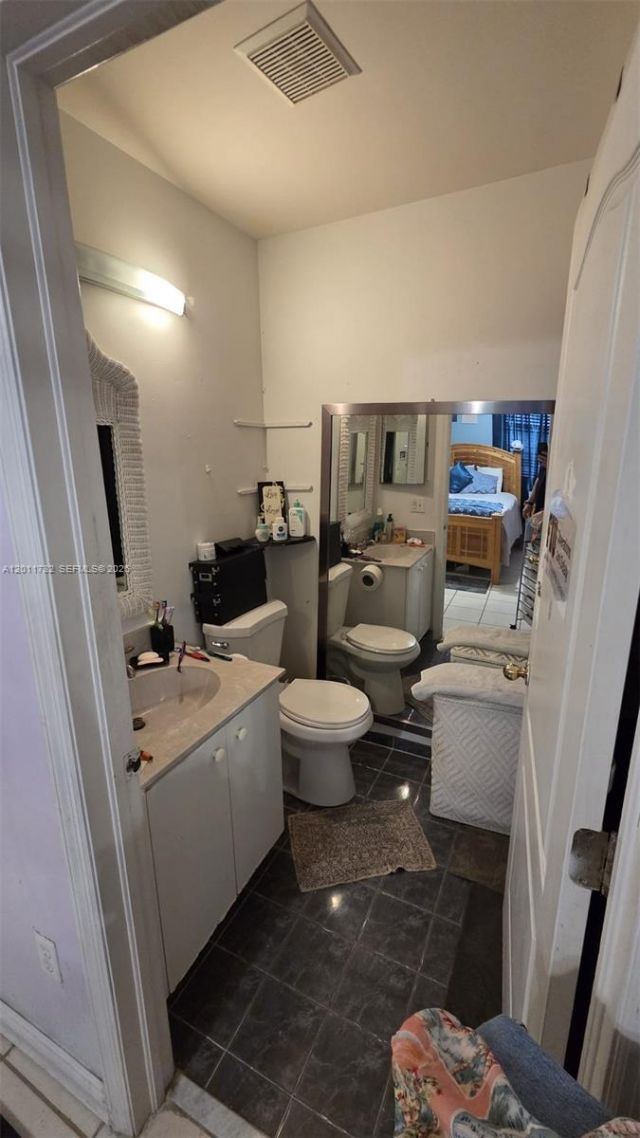 8300 NW 10th St , Miami, FL 33126 Photo