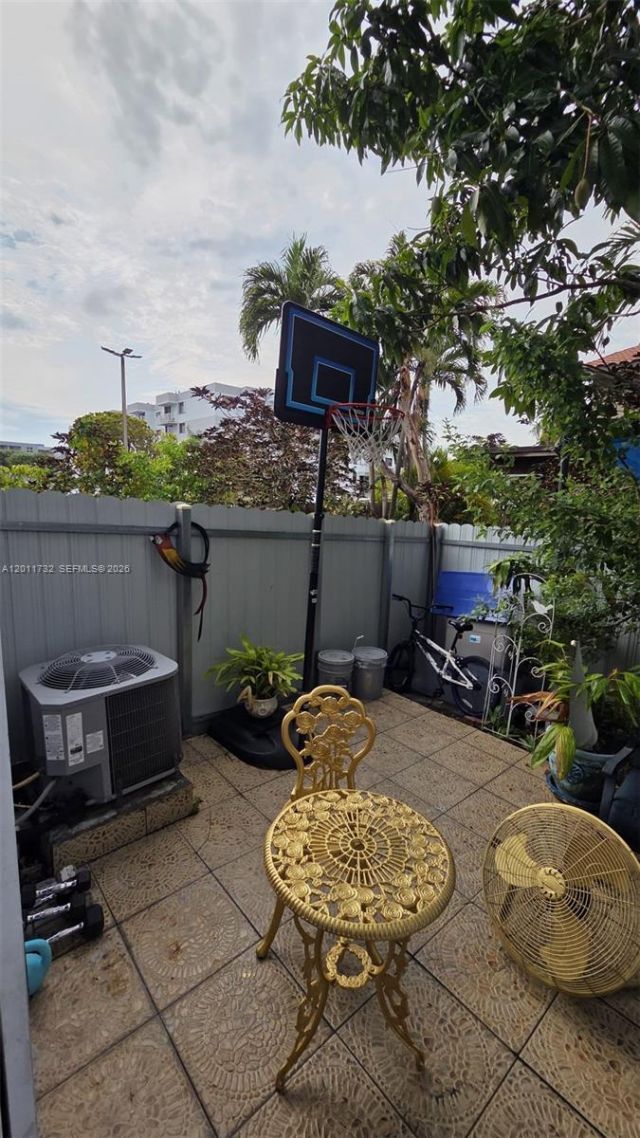 8300 NW 10th St , Miami, FL 33126 Photo