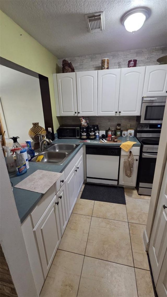 8300 NW 10th St , Miami, FL 33126 Photo