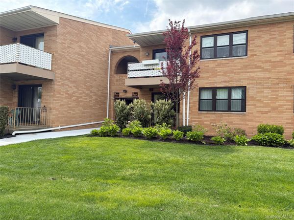 216 Westend Avenue, Unit 5B, Freeport, NY 11520