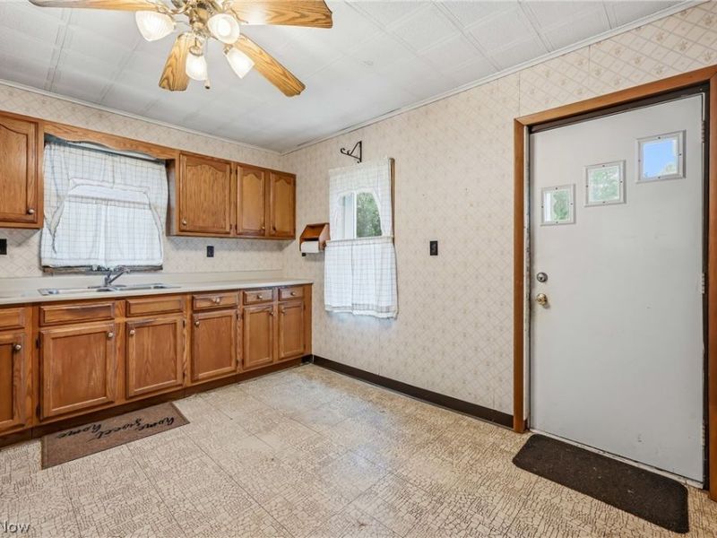 3961 S Main Street, Hubbard, OH 44425 Photo 2