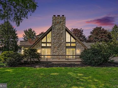 811 WELLINGTON DRIVE, CARLISLE, PA 17013