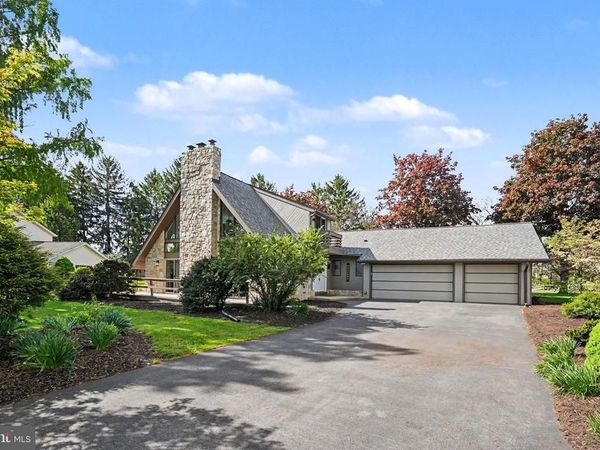 811 WELLINGTON DRIVE, CARLISLE, PA 17013