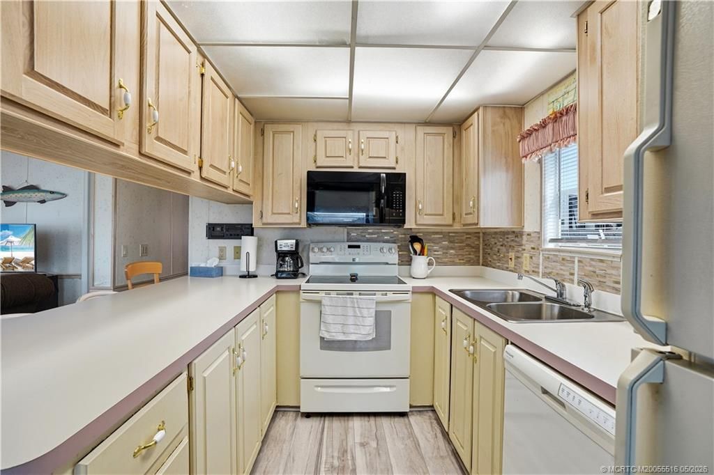 652 Nettles Boulevard, Jensen Beach, FL 34957 Photo
