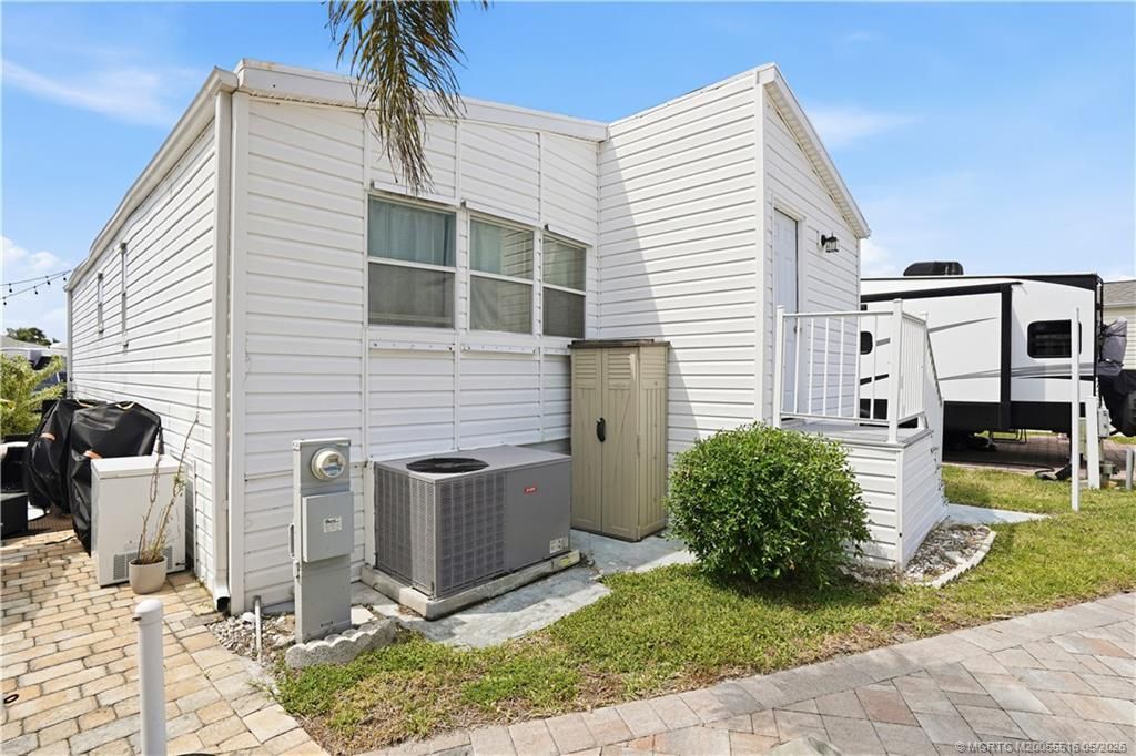 652 Nettles Boulevard, Jensen Beach, FL 34957 Photo
