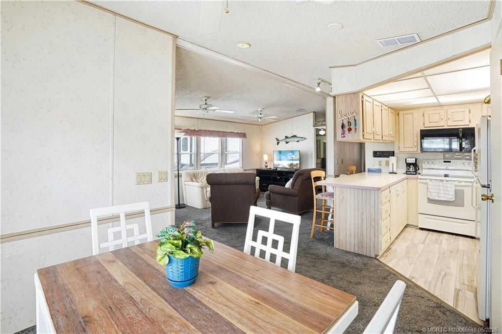 652 Nettles Boulevard, Jensen Beach, FL 34957 Photo