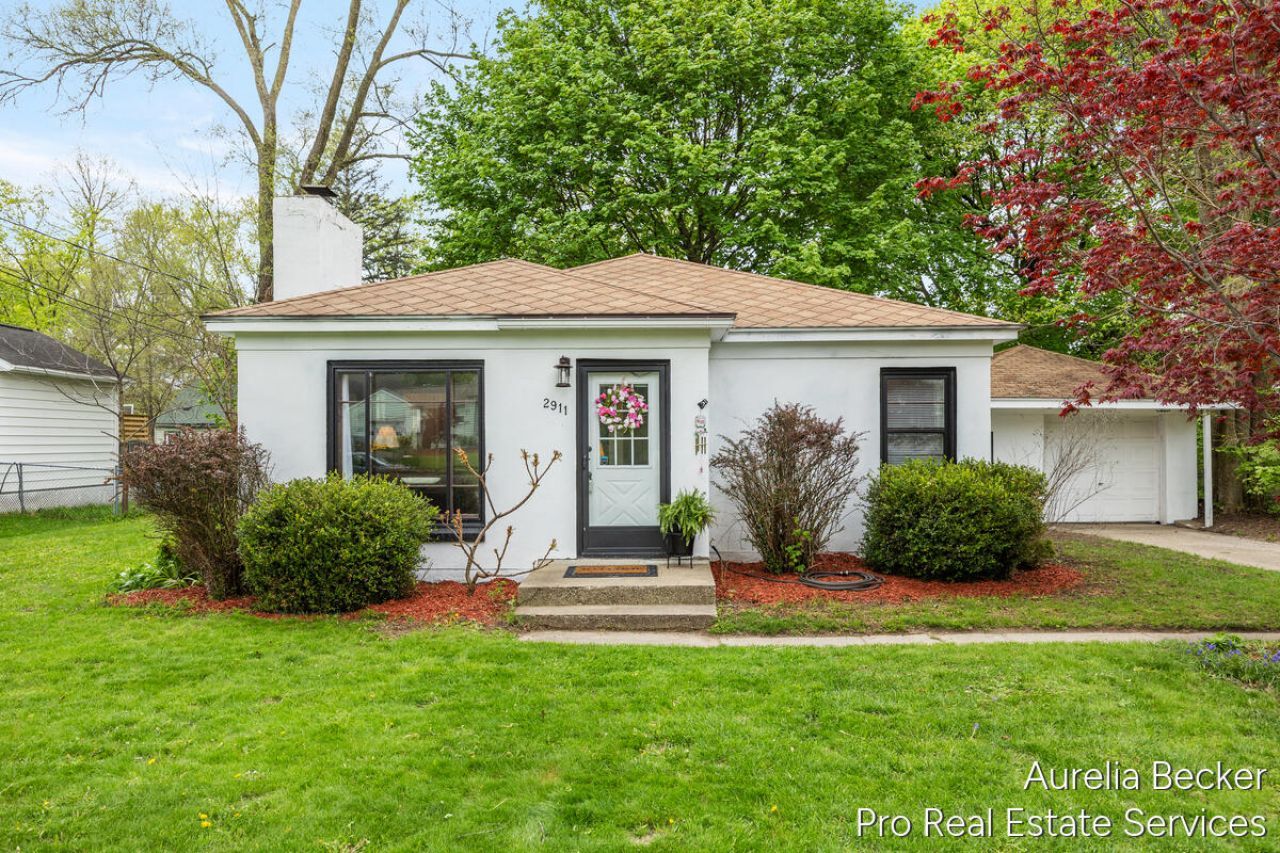 2911 Foster Avenue Ne, Grand Rapids, MI 49505 Main Photo