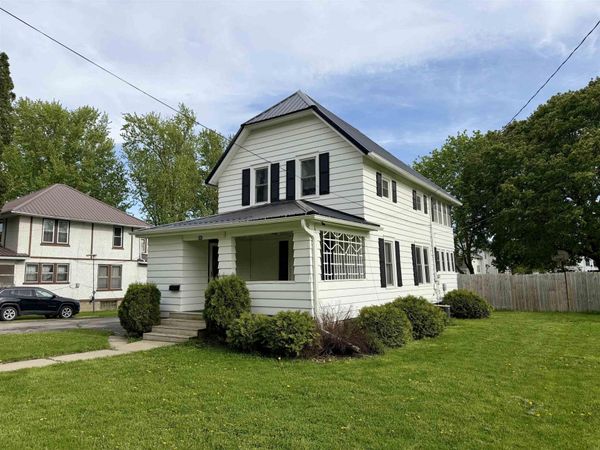 15 NE 5th Avenue, Waukon, IA 52172