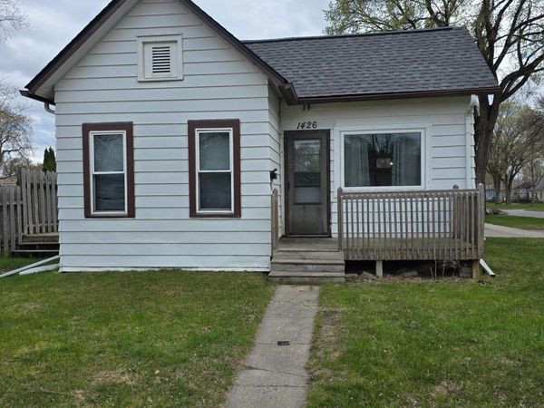 1426 13th Avenue S, Fargo, ND 58103